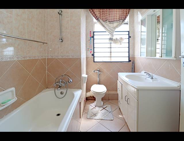 2.5 BEDROOM APARTMENT FOR SALE IN BEDFORD GARDENS